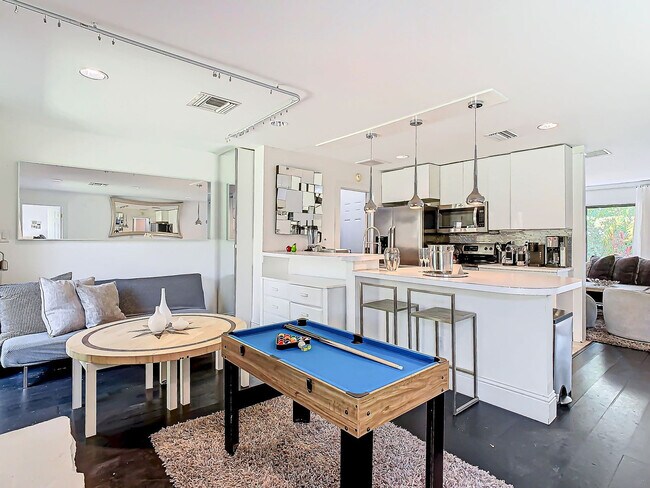 Building Photo - 5700 Saddlebrook Way