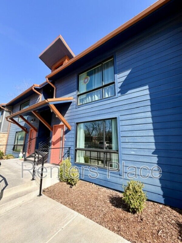 Building Photo - 624 S Quincy Ave