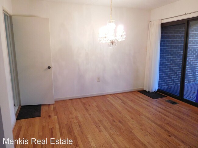 Building Photo - 8131 Inverness Ridge Rd