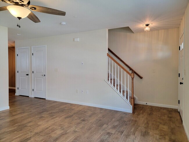 Foto del edificio - 331 Springwood Dr