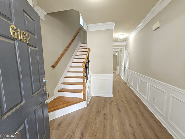 Building Photo - 6162 Deluna Way