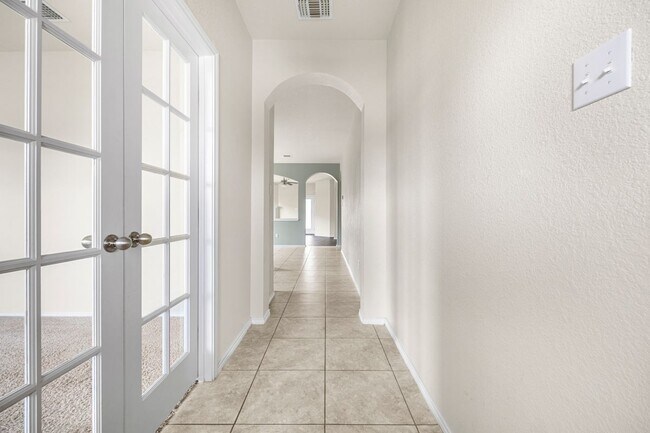 Foto del edificio - 1414 Fawn Lily Dr