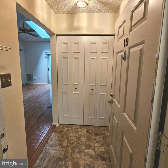 Building Photo - 7754 New Providence Dr