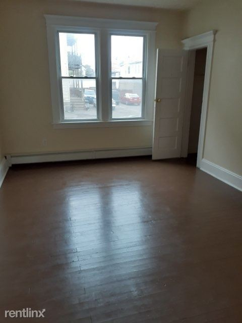 Building Photo - 3 br, 1 bath House - 1330 East Main Street