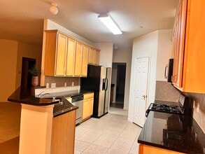 Building Photo - 9406 Lakeway View Ln