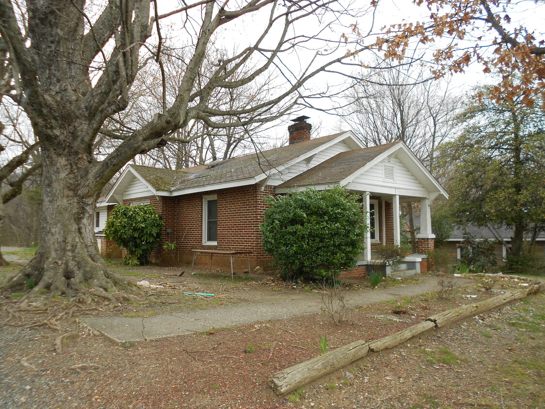 Primary Photo - 2714 Randleman Rd