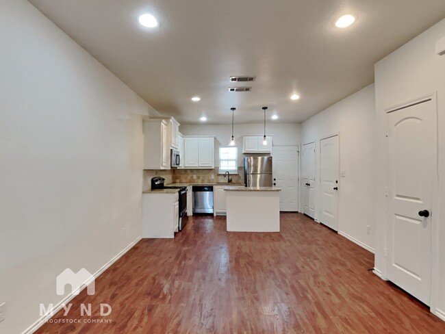 Building Photo - 602 Picnic Ct