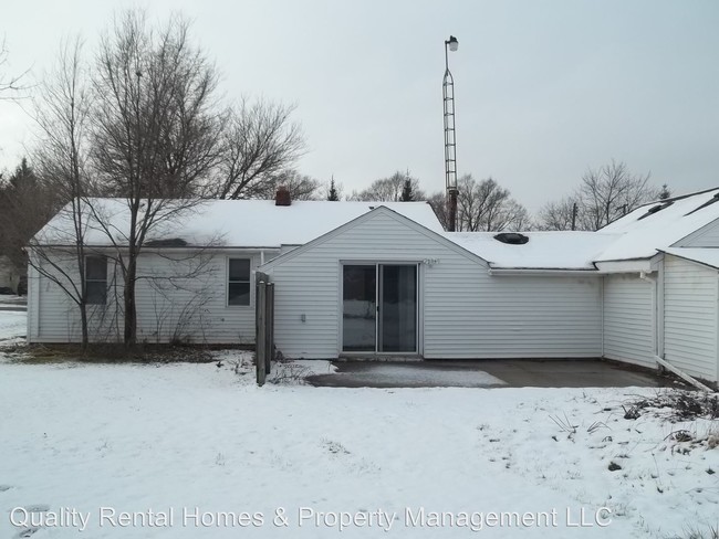 Building Photo - 7395 Lawrence St