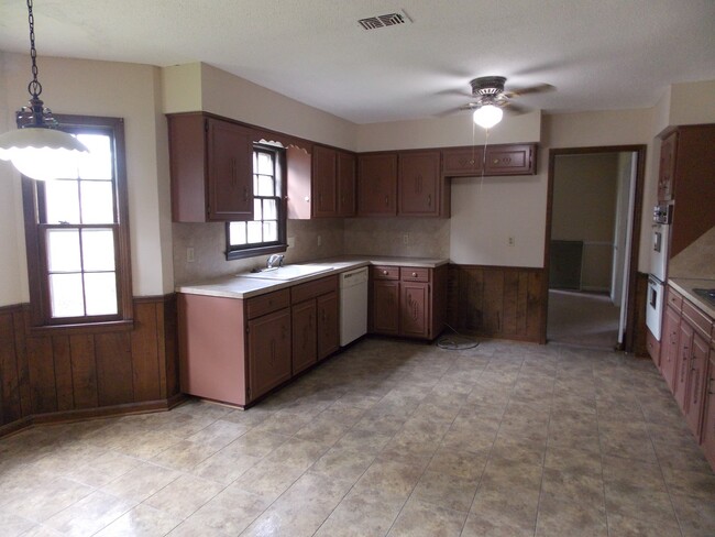 Foto del edificio - 3 bedroom 2 bath North Columbus