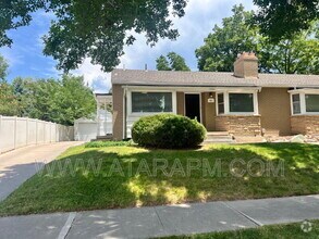 Building Photo - 871 Foothill Dr