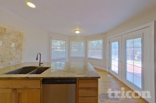 Building Photo - 106 N 49th Ave Ct
