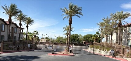 Building Photo - 2305 W Horizon Ridge Pkwy