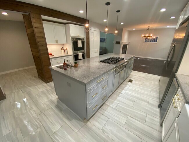 Foto del edificio - 5006 Greenview Dr