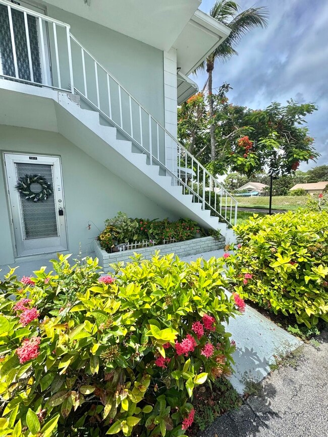 Building Photo - 2660 SW 22nd Ave