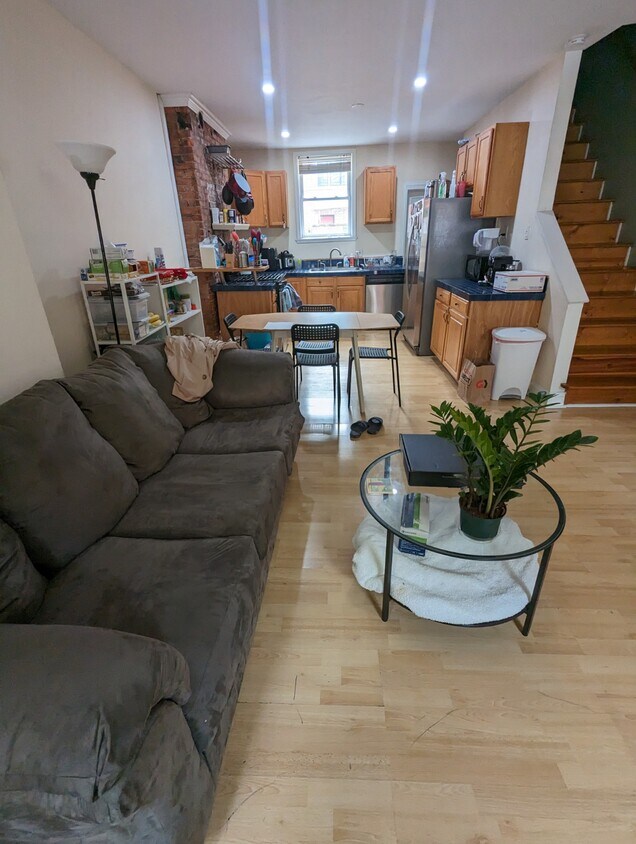 Primary Photo - Renovated house center city near subway, U...