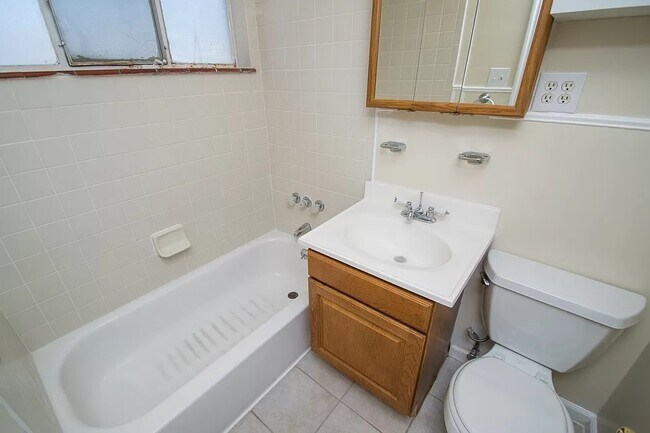 Foto del edificio - 2832 S Delaware St