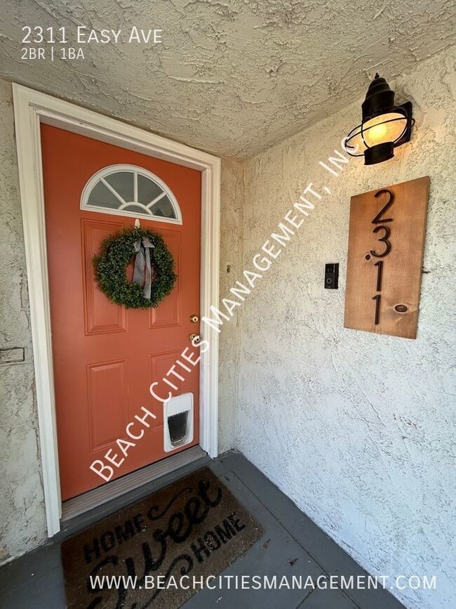 Building Photo - Spanish Style House with Huge Pet-Friendly...