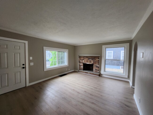 Building Photo - 210 Kirsch Dr