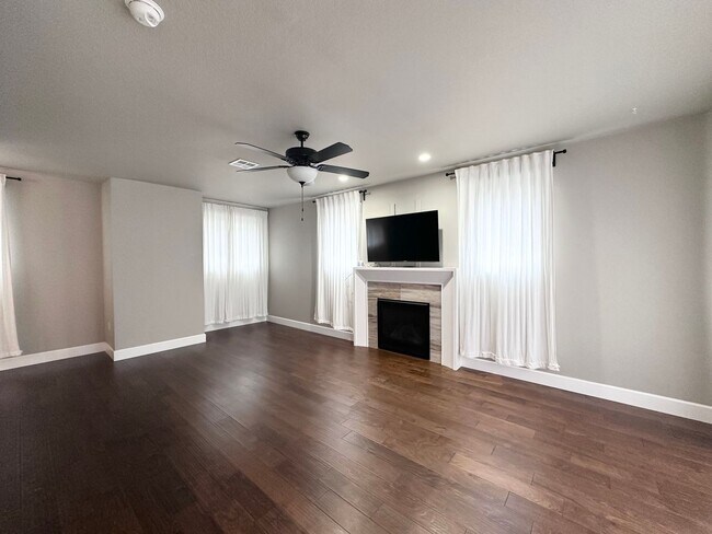 Building Photo - Beautiful Modern Home in N Portland!