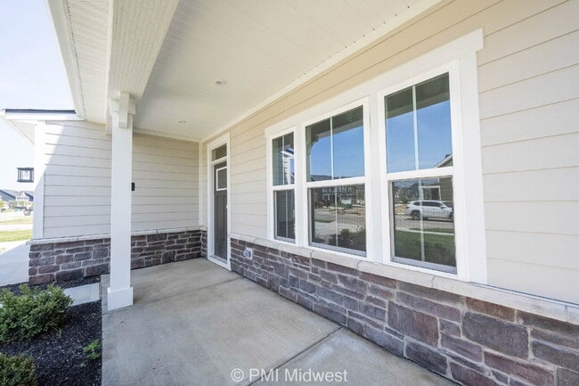 Building Photo - "Spacious 5-Bedroom Retreat with 2.5 Baths...