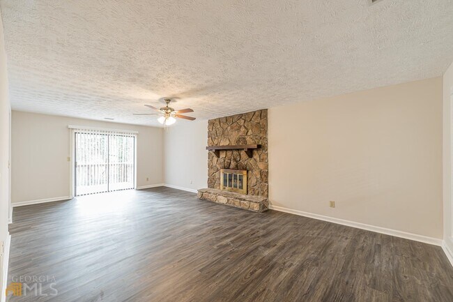 Building Photo - 4960 Ridgeside Ct