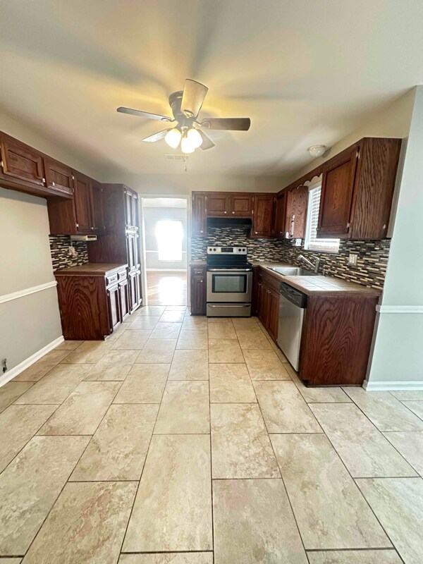 Foto del edificio - 18522 Perkins Oak Rd