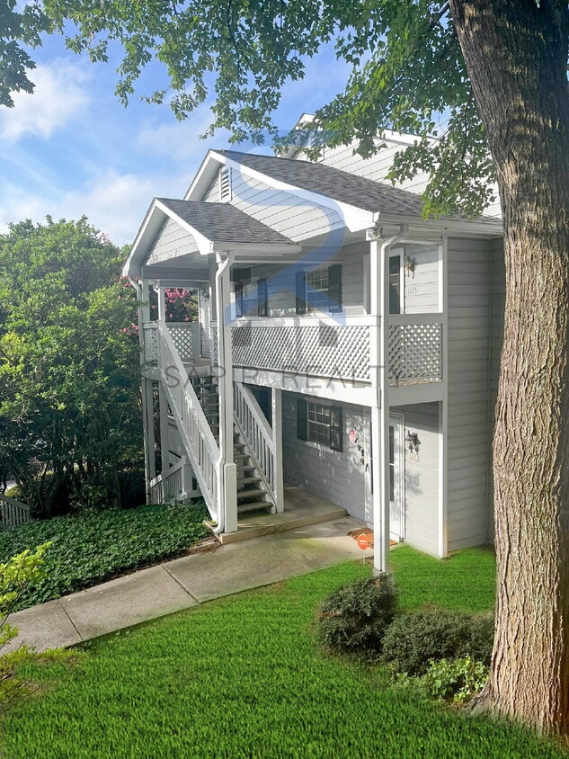 Photo - 1105 Natchez Trce - Sizzling Summer Steal! Move in by July 30th and choose your reward — a FREE 55" 