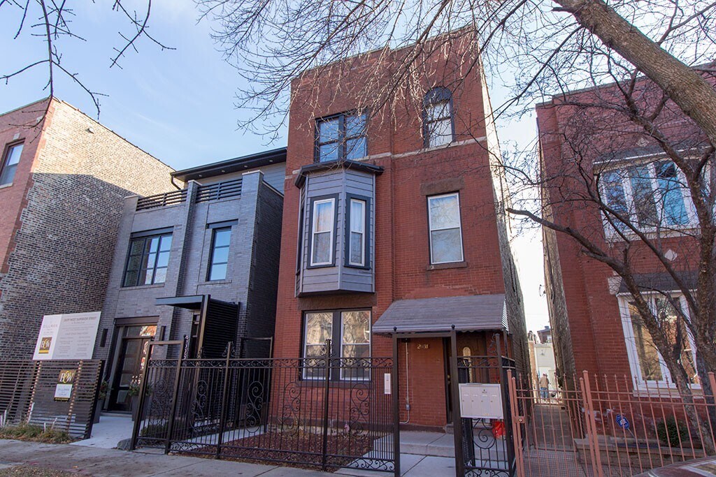 Primary Photo - 2631 W Superior St