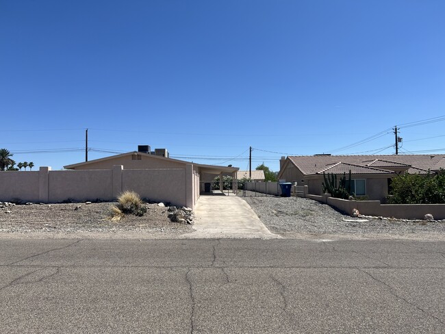 Building Photo - 2695 Smoketree Ave N
