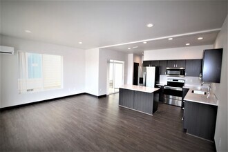 Building Photo - 1025 Greenfield Dr