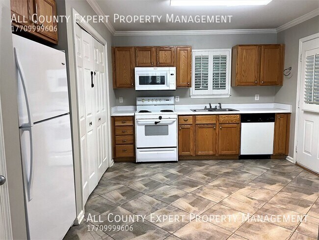 Building Photo - Wonderful Home near Lake Lanier
