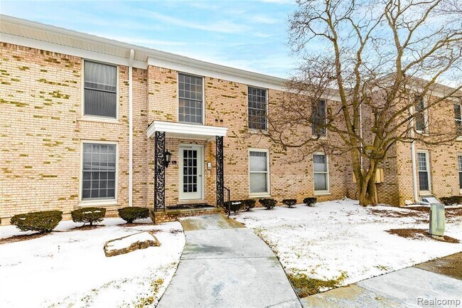 Foto del edificio - 24356 E River Rd