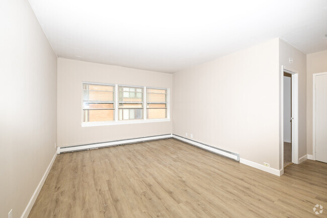 1BR, 1BA - 528SF - Living Room - Bon-Aire