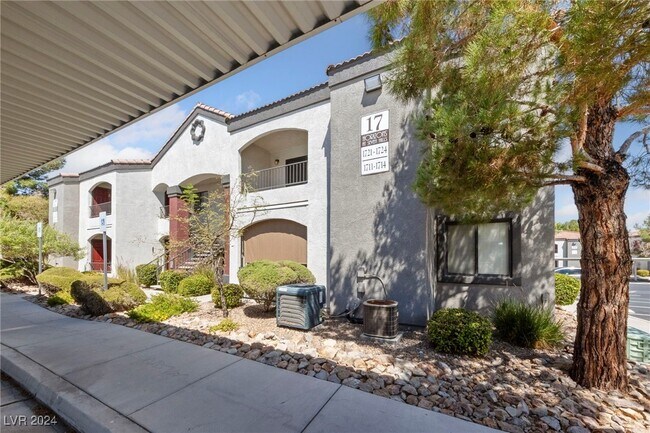Building Photo - 950 Seven Hills Dr