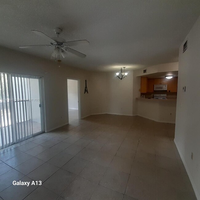 Building Photo - 5016 Lantana Rd