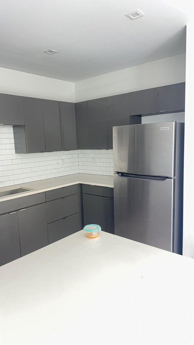 Foto del edificio - 3050 NW 68th St