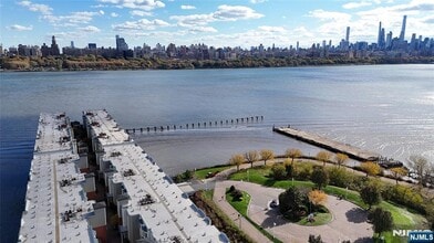 Building Photo - 302 The Promenade