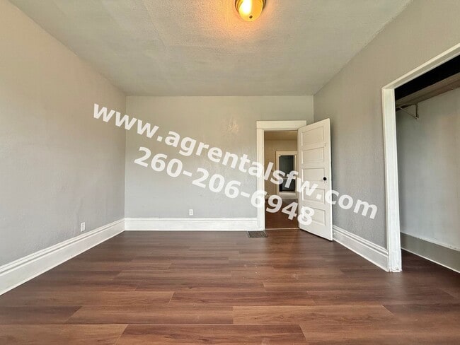 Building Photo - 3 Bedroom House