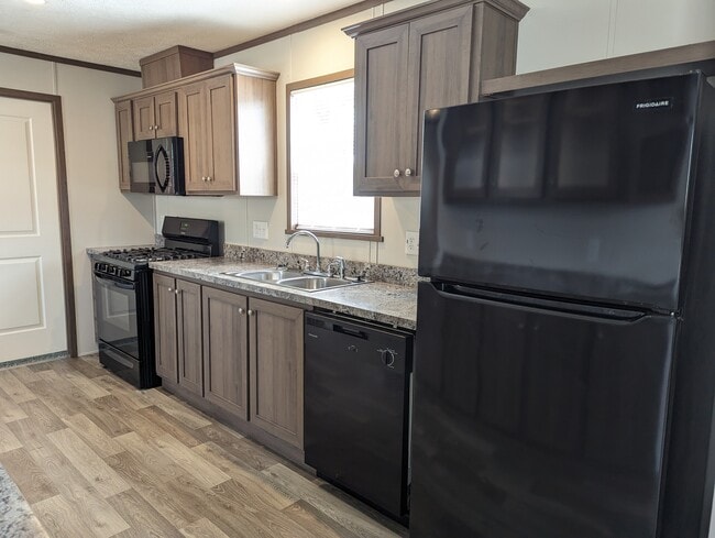 Building Photo - 46000 Geddes Rd