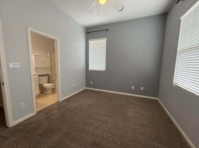 Building Photo - 5313 Pelican Hill Dr