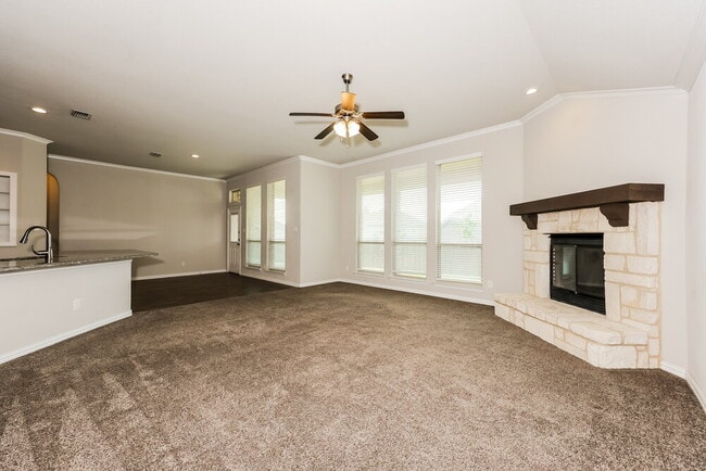 Building Photo - 421 Noble Nest Dr