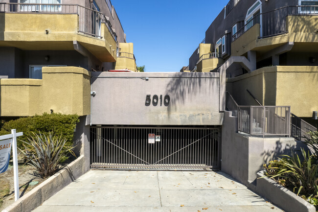 Building Photo - 5010 Cahuenga Blvd