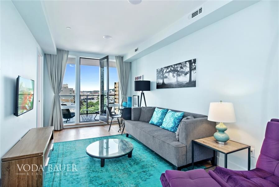 Foto principal - 1059 Manhattan Ave