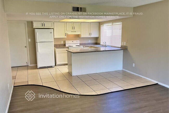 Building Photo - 5415 N 71st Dr