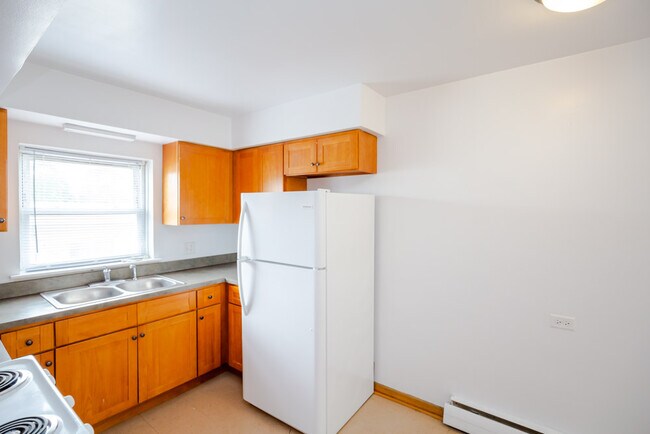 Building Photo - Great Cicero 1 Bed w/Heat, Hdwd FLoors & A...