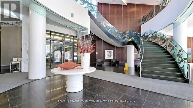 Photo du bâtiment - 5162-5162 Yonge St