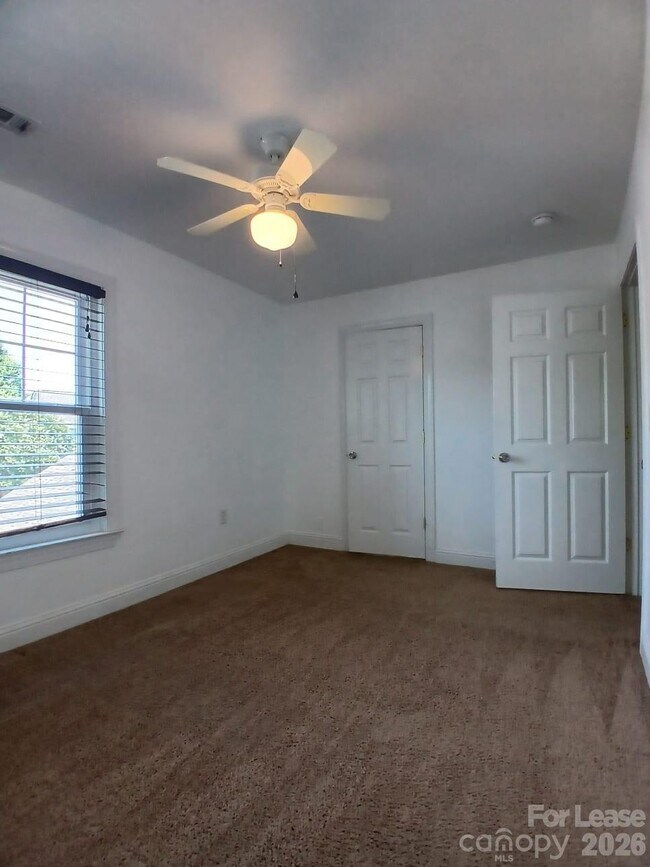 Foto del edificio - 6929 Misty Pine Ln