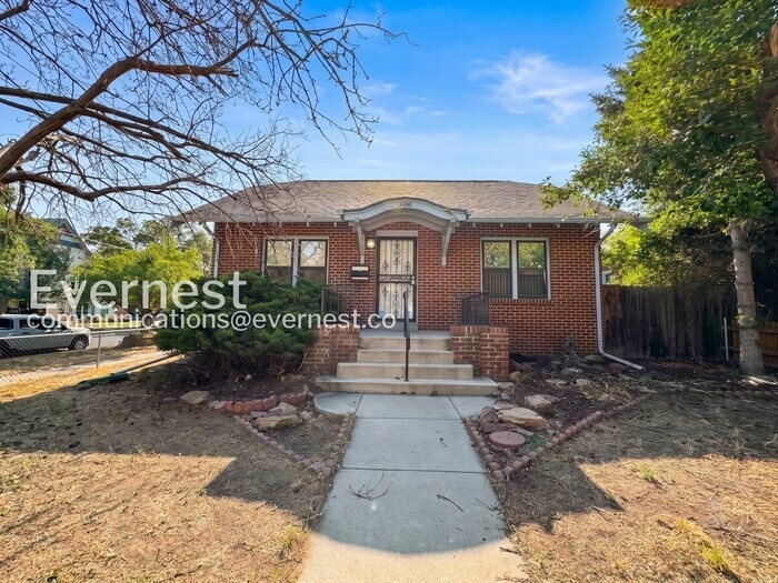 3 Bed, 2 Bath Home with Garage / Available Soon! - 3 Bed, 2 Bath Home with Garage / Available Soon!
