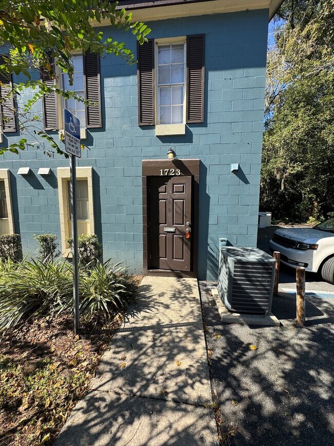 Foto del edificio - 1723 NE 2nd St