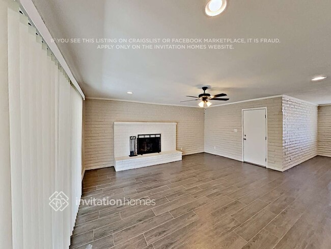 Building Photo - 1913 E Alameda Dr